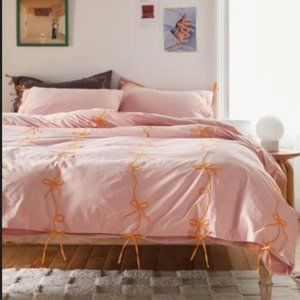 Urban Outfitters Lacey Bows Duvet Cover Color: Pink/ Orange Size: Full/Queen